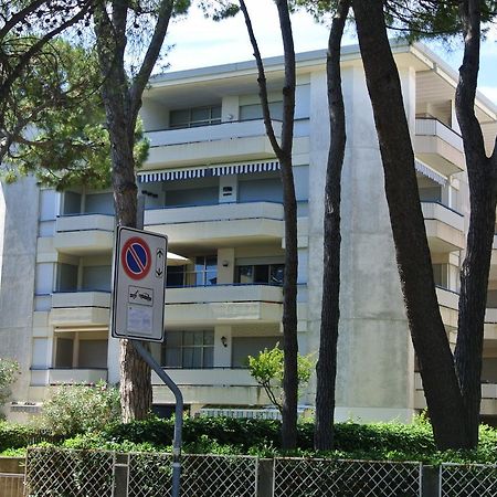 Eva 45 Apartment Lignano Sabbiadoro Exterior photo